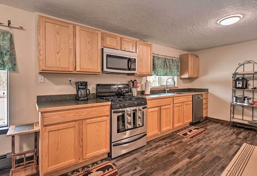 Soldotna Home Near Kenai River & Wildlife Refuge!