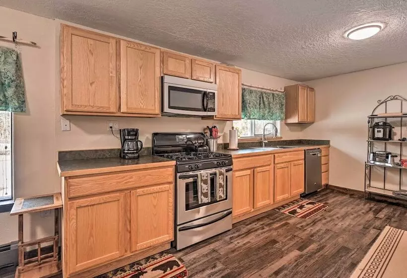 Soldotna Home Near Kenai River & Wildlife Refuge!