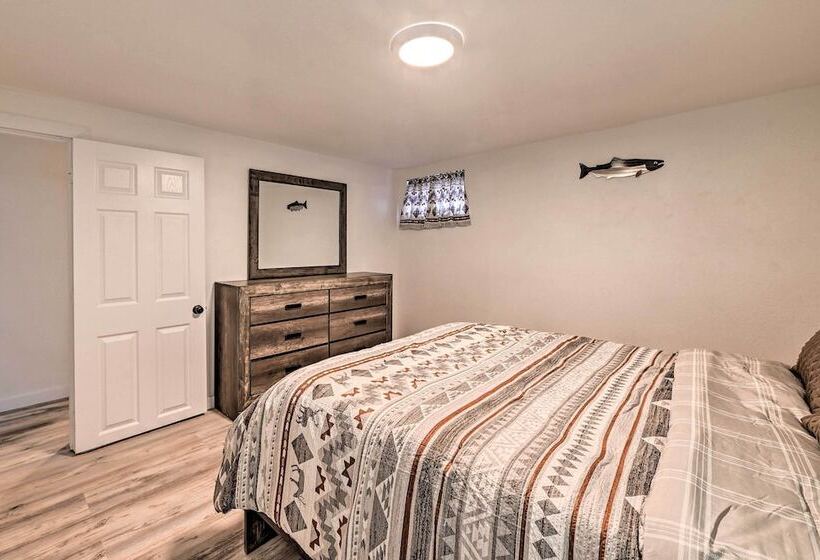 Soldotna Home Near Kenai River & Wildlife Refuge!