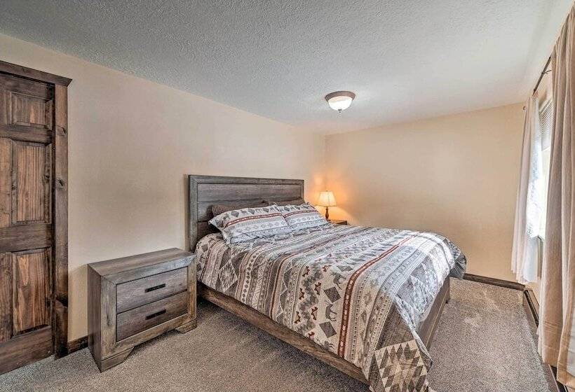 Soldotna Home Near Kenai River & Wildlife Refuge!