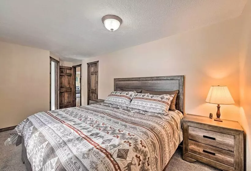 Soldotna Home Near Kenai River & Wildlife Refuge!