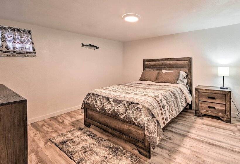 Soldotna Home Near Kenai River & Wildlife Refuge!