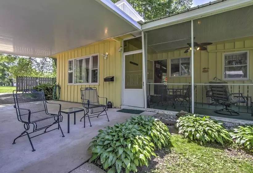 Spruce Haven  Cottage: Walk To Mississippi River!