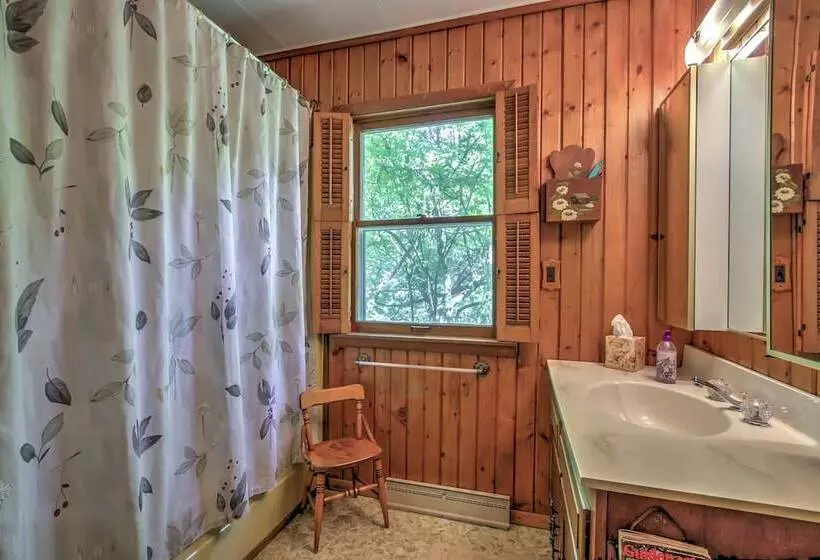 Spruce Haven  Cottage: Walk To Mississippi River!