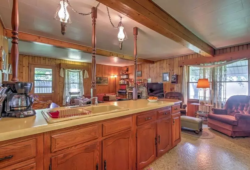 Spruce Haven  Cottage: Walk To Mississippi River!