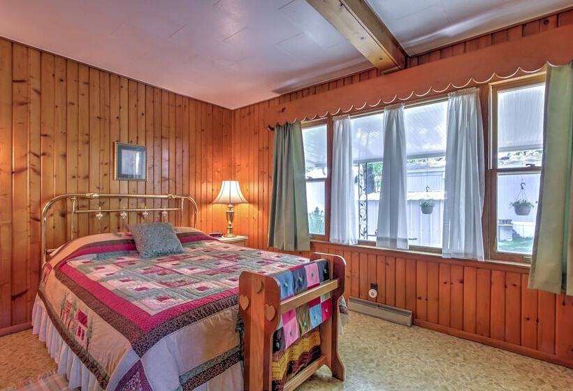 Spruce Haven  Cottage: Walk To Mississippi River!