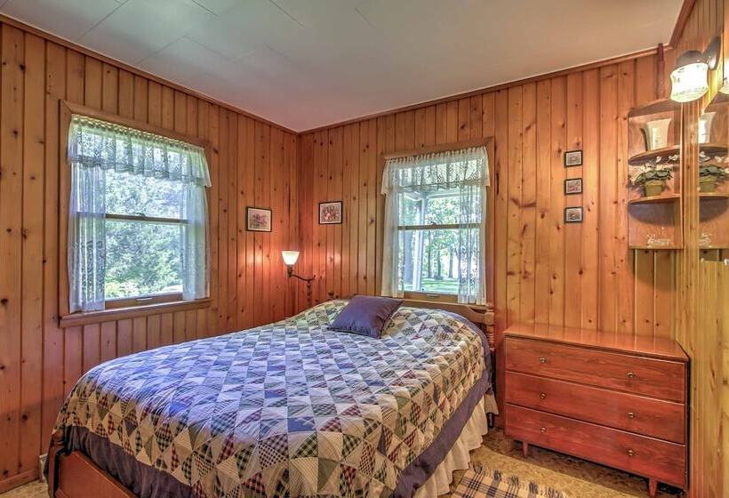 Spruce Haven  Cottage: Walk To Mississippi River!