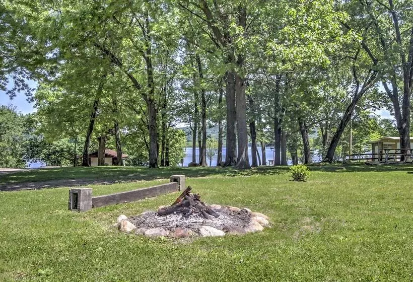 Spruce Haven  Cottage: Walk To Mississippi River!