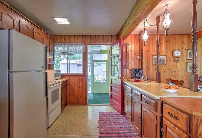 Spruce Haven  Cottage: Walk To Mississippi River!