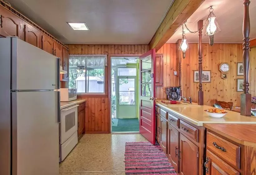 Spruce Haven  Cottage: Walk To Mississippi River!