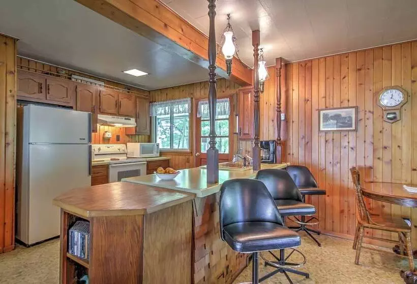 Spruce Haven  Cottage: Walk To Mississippi River!