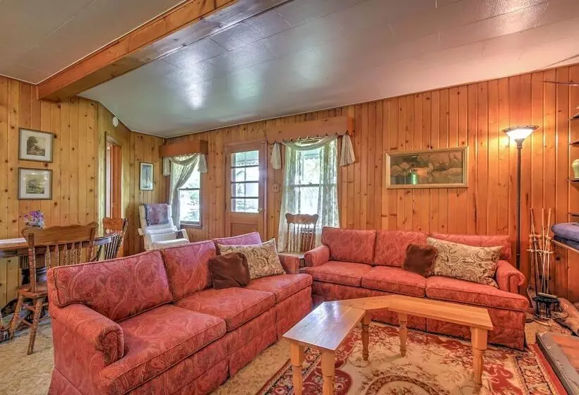 Spruce Haven  Cottage: Walk To Mississippi River!