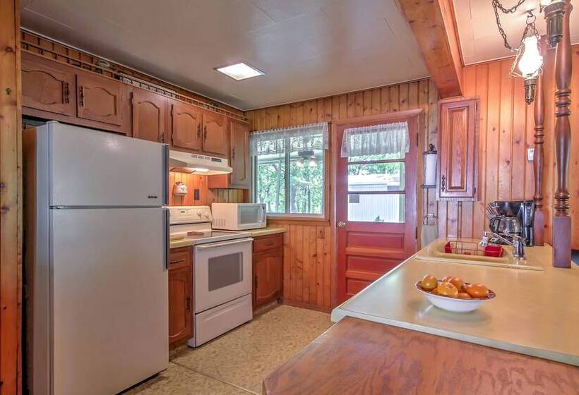 Spruce Haven  Cottage: Walk To Mississippi River!