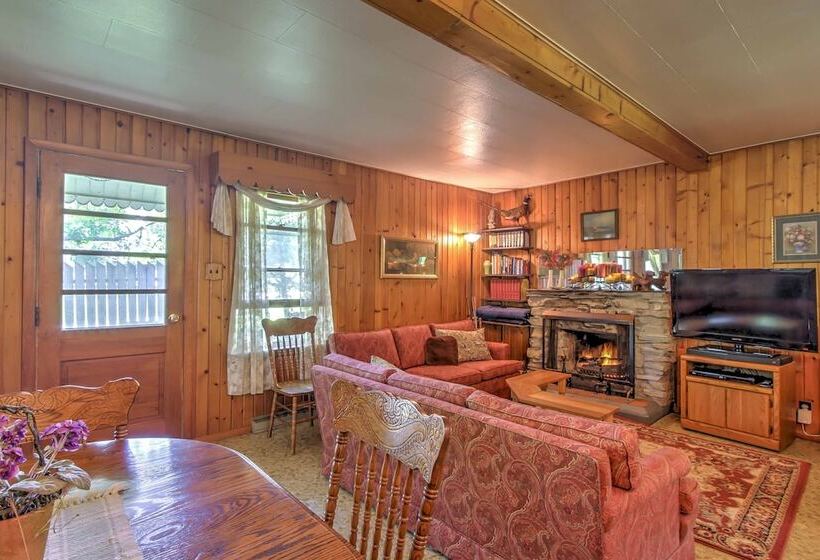 Spruce Haven  Cottage: Walk To Mississippi River!