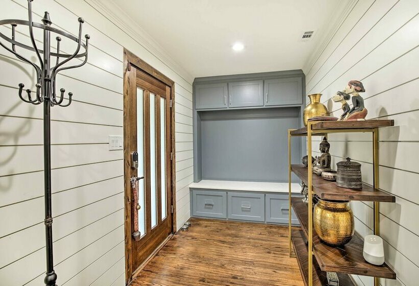 Stylish Home W/ Gym ~ 1 Mi To Dallas Zoo!