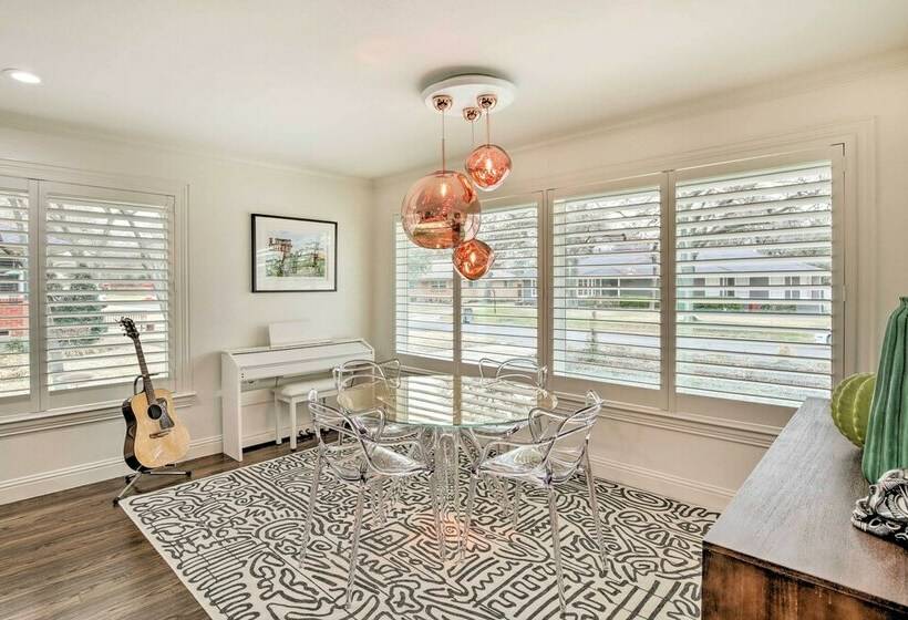 Stylish Home W/ Gym ~ 1 Mi To Dallas Zoo!