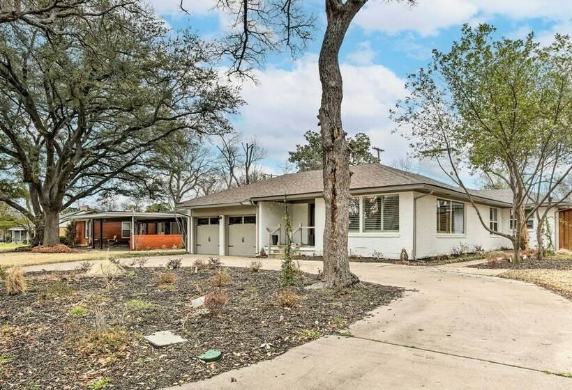 Stylish Home W/ Gym ~ 1 Mi To Dallas Zoo!