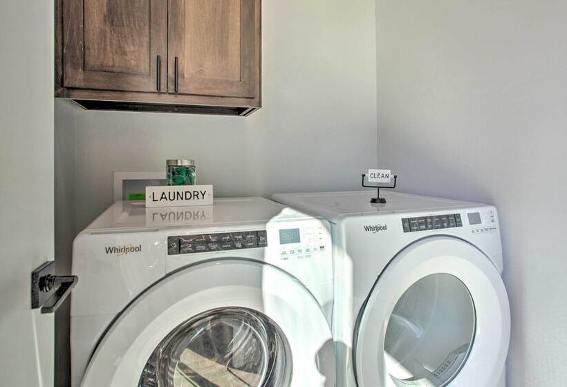 Stylish Okc Farmhouse W/ Garden   Close To Ou