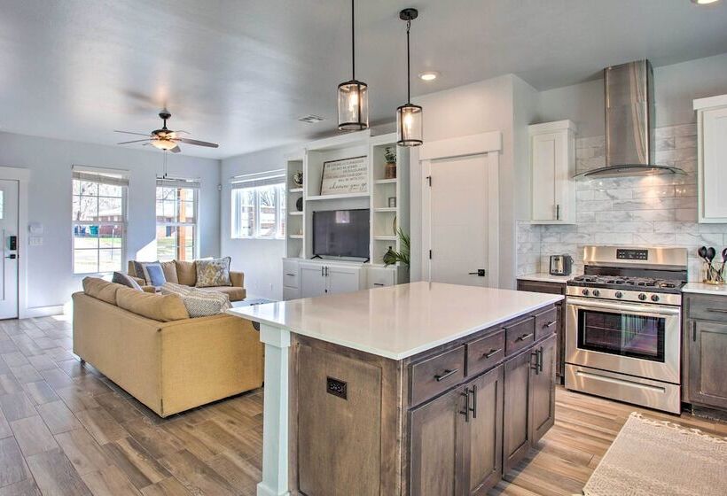 Stylish Okc Farmhouse W/ Garden   Close To Ou
