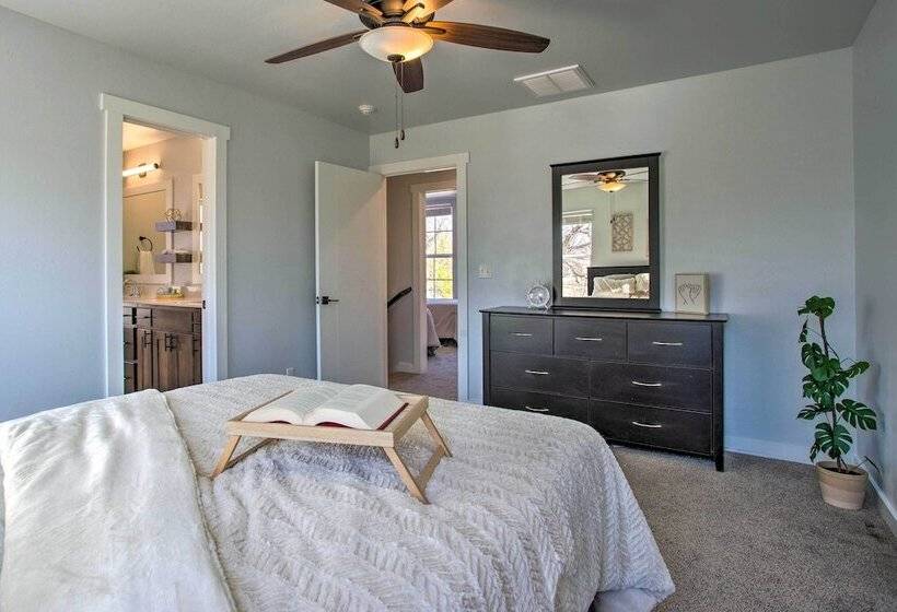 Stylish Okc Farmhouse W/ Garden   Close To Ou