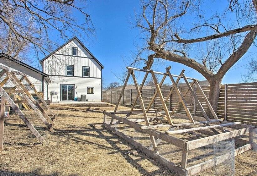 Stylish Okc Farmhouse W/ Garden   Close To Ou