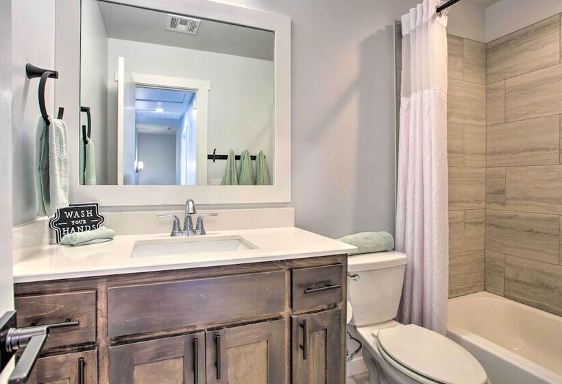 Stylish Okc Farmhouse W/ Garden   Close To Ou