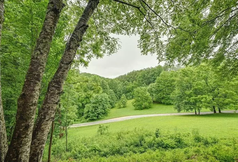 Sweet Birch  Bryson City Cottage W/ Views