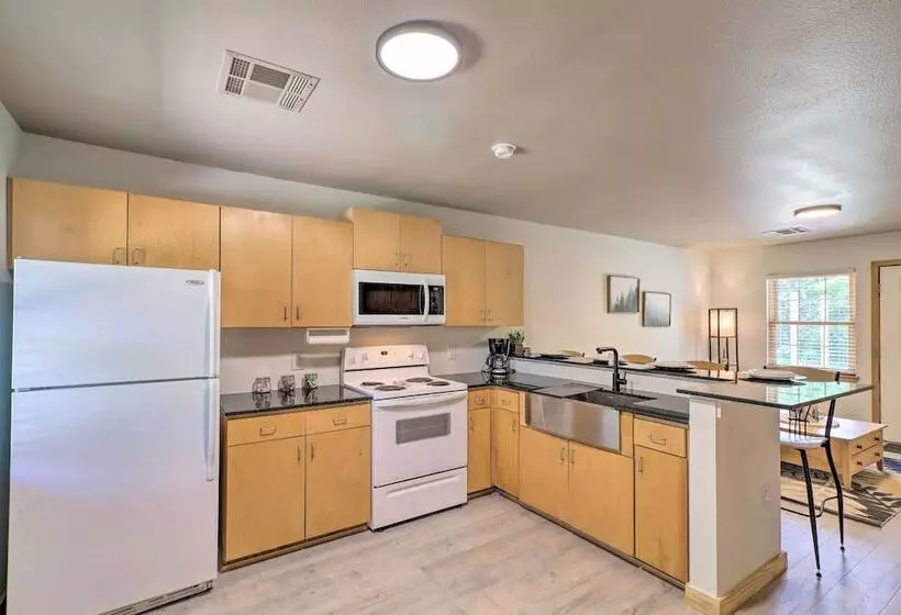 Unit < 11 Mi To Alma Performing Arts Center!