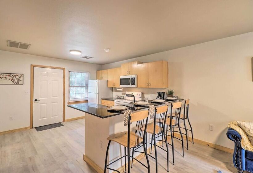 Unit < 11 Mi To Alma Performing Arts Center!