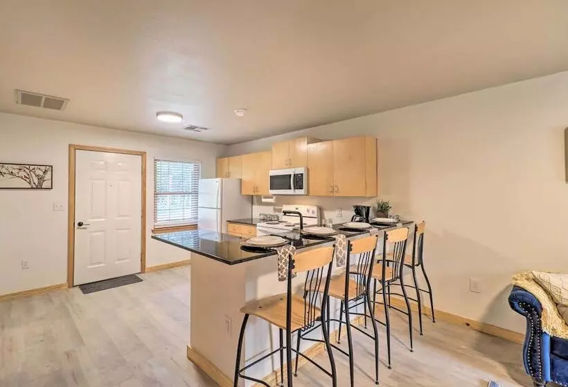 Unit < 11 Mi To Alma Performing Arts Center!