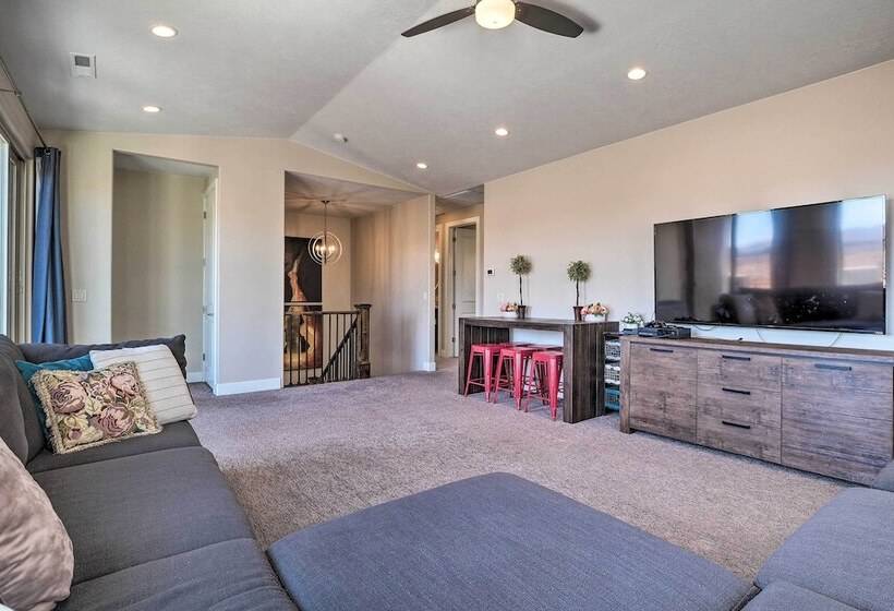 Utah Home W/ Pool & Hot Tub Access, Mtn Views!