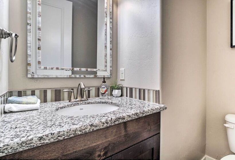 Utah Home W/ Pool & Hot Tub Access, Mtn Views!