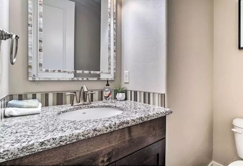 Utah Home W/ Pool & Hot Tub Access, Mtn Views!