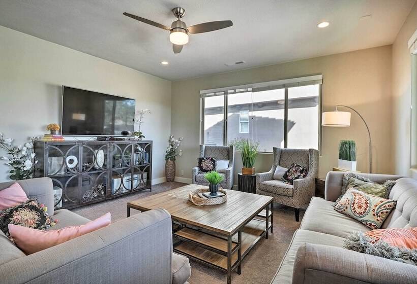 Utah Home W/ Pool & Hot Tub Access, Mtn Views!