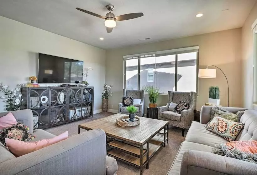 Utah Home W/ Pool & Hot Tub Access, Mtn Views!