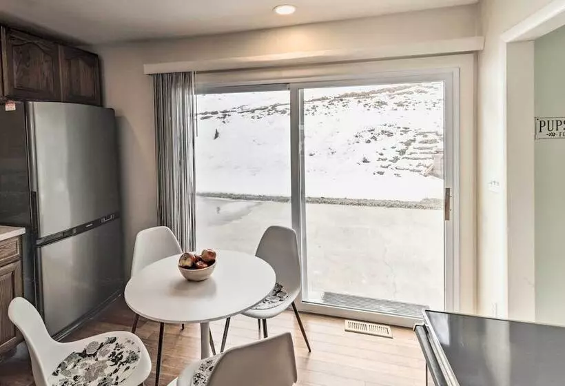 Watch The Sunrise At This Quaint Lake View Cottage