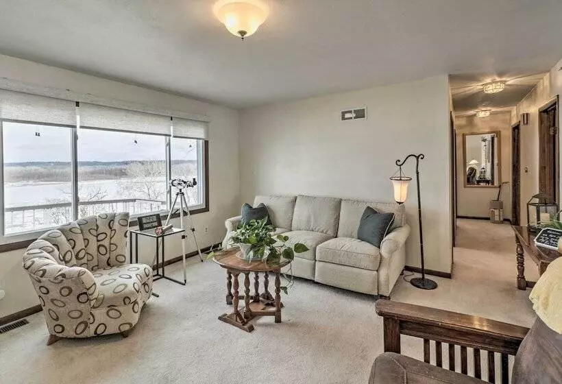 Watch The Sunrise At This Quaint Lake View Cottage