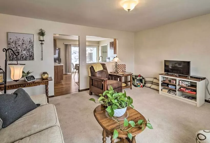 Watch The Sunrise At This Quaint Lake View Cottage