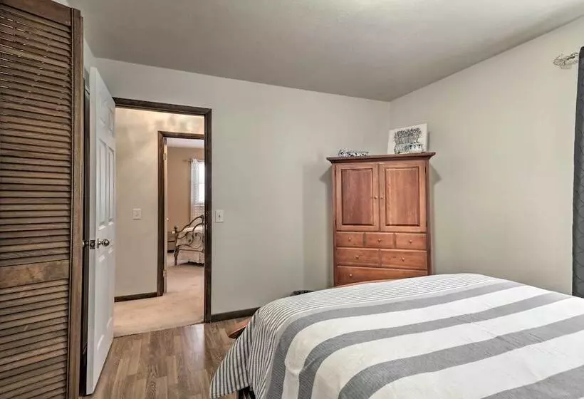 Watch The Sunrise At This Quaint Lake View Cottage