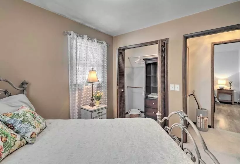 Watch The Sunrise At This Quaint Lake View Cottage