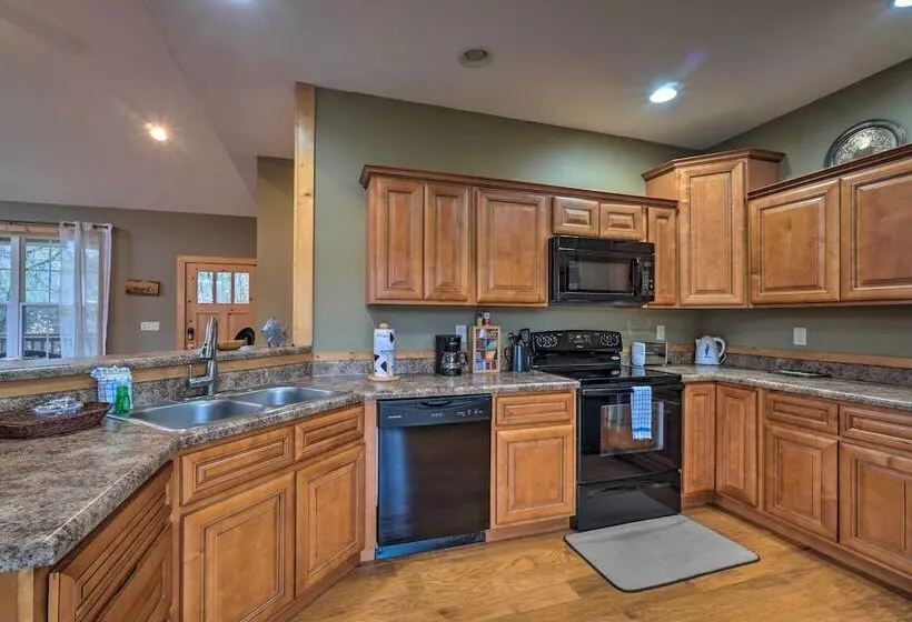 Sevierville Cabin W/ Lake Views & Wraparound Porch