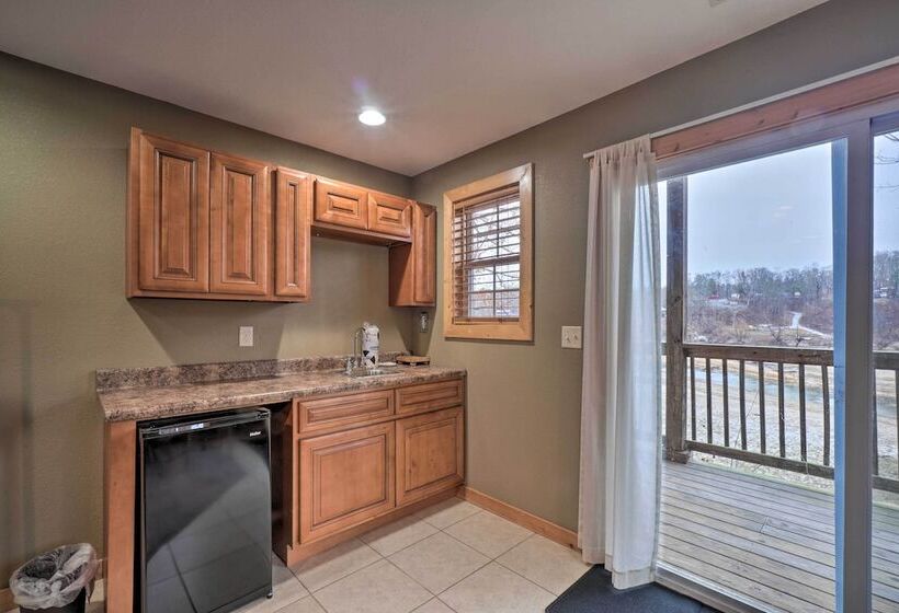 Sevierville Cabin W/ Lake Views & Wraparound Porch