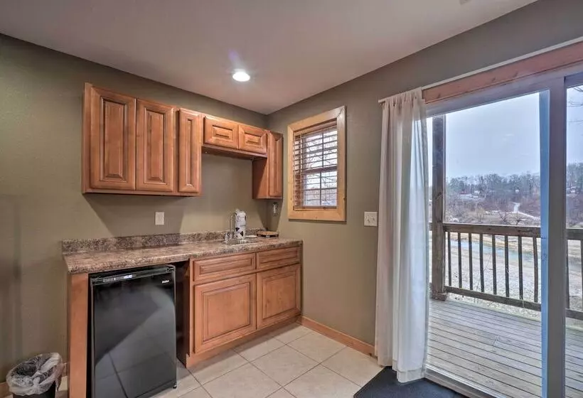 Sevierville Cabin W/ Lake Views & Wraparound Porch