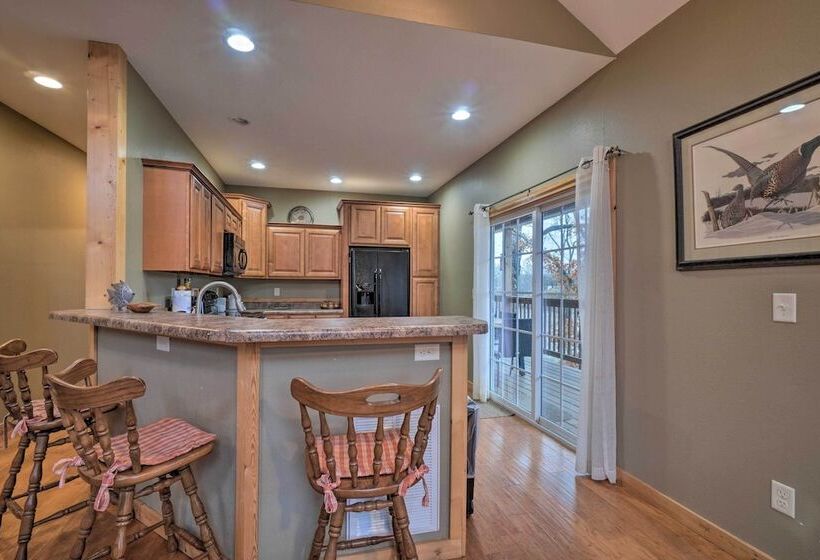 Sevierville Cabin W/ Lake Views & Wraparound Porch