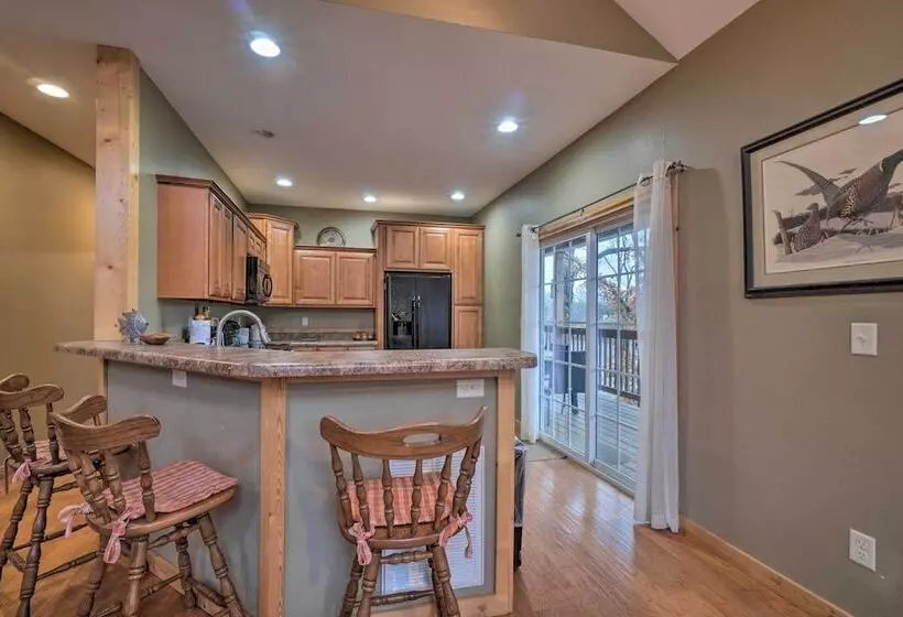 Sevierville Cabin W/ Lake Views & Wraparound Porch