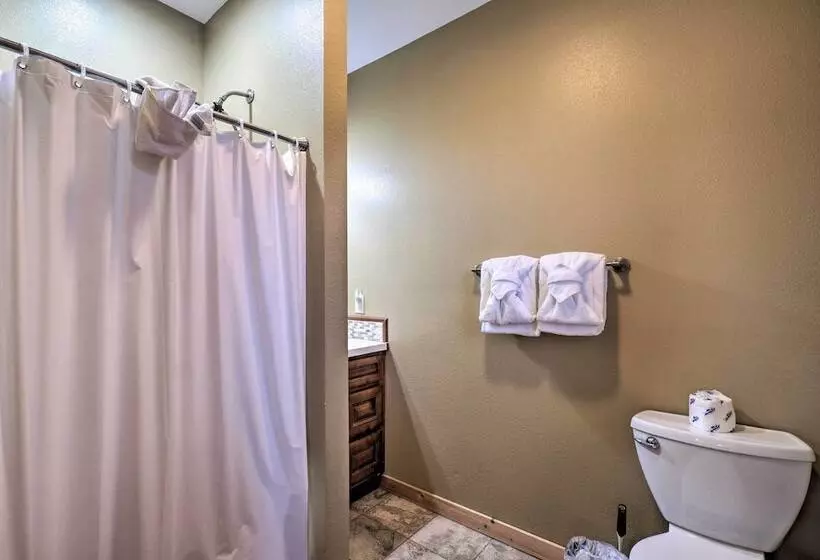 Sevierville Cabin W/ Lake Views & Wraparound Porch