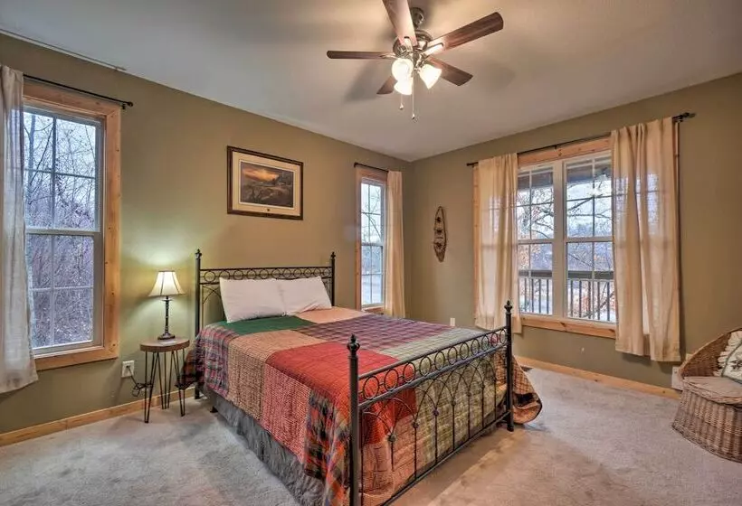 Sevierville Cabin W/ Lake Views & Wraparound Porch