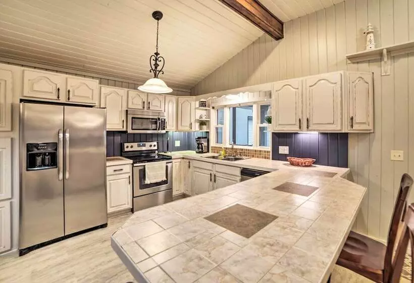 Benton House W/ Grill, Private Dock & Lake Access!