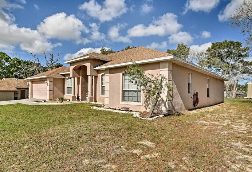 Bright Spring Hill Home: 5 Mi To Weeki Wachee Park