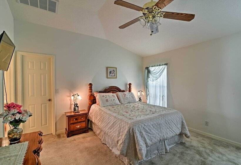 Bright Spring Hill Home: 5 Mi To Weeki Wachee Park